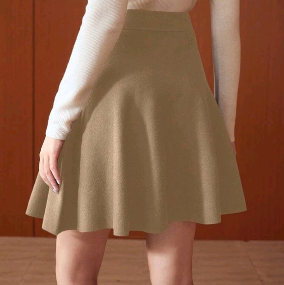 METAL CHAIN DETAIL FLARED SWEATER SKIRT - Picture 2 of 5